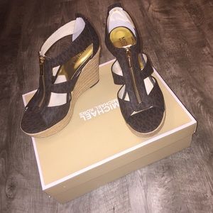 🔥MOVING SALE📦 🆕MK Wedges